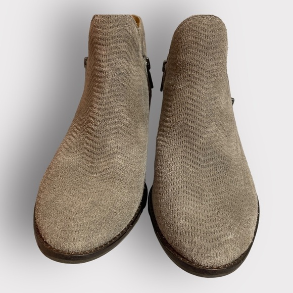 Lucky Brand Sz 9.5 Perforated Suede Ankle Booties Double Zip - Picture 3 of 11